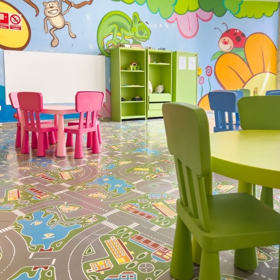 Children\'s playground in Apartamentos Parque del Sol, Costa Adeje, a safe and fun place for children to enjoy their vacations in Costa Adeje.